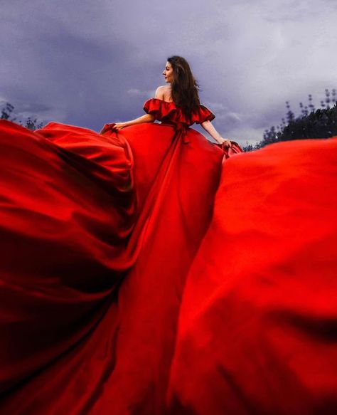 Oscars Photoshoot, Mama Photoshoot, Flowy Dress Photoshoot, Classic Photoshoot, Floating Dress, Satin Red Dress, Gown Poses, Dress For Engagement, Christmas Fashion Photography