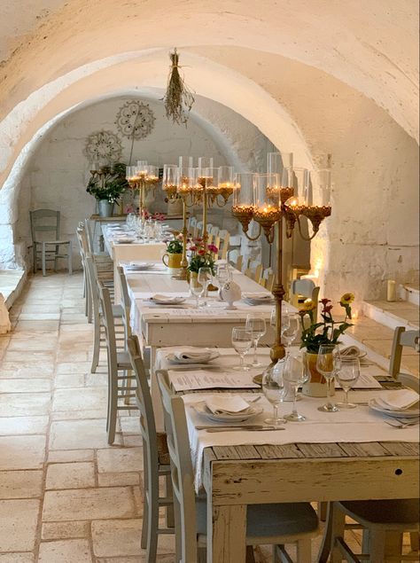 Romantic Dinner Set Up, Romantic Dinner Setting, Italian Country, Romantic Dinner, Dinner Set, Romantic Dinners, Dinner Sets, Cafe Restaurant, Puglia