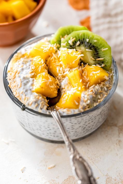 Skinnytaste Breakfast, Kiwi Breakfast, Brekky Ideas, Chia Seed Breakfast, Pudding Breakfast, Chia Pudding Breakfast, Chia Bowl, Chia Breakfast, Pregnant Photo