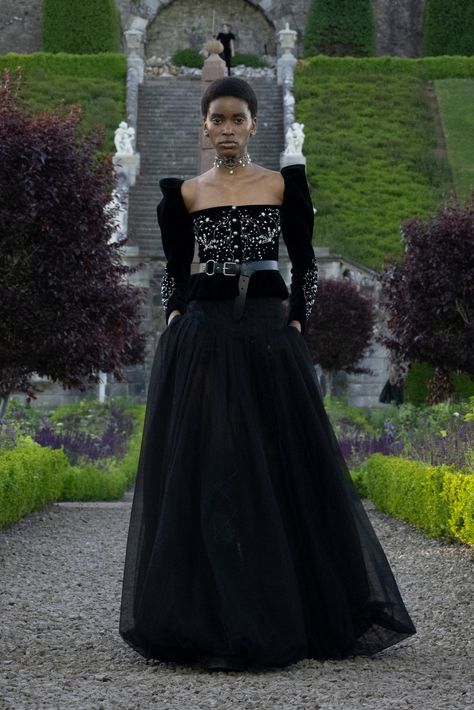 Dior Cruise, Dior Fashion Show, Dior Style, Gowns Black, Dior Dress, Fantasy Wardrobe, Show Collection, Maria Grazia Chiuri, Dior Fashion