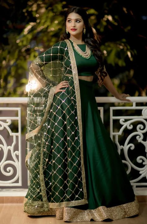 27+ Dark Green Lehenga Designs For Brides To Be - ShaadiWish Dark Green Lehenga, Lehenga Saree Design, Function Dresses, Simple Lehenga, Mehendi Outfits, Lehnga Dress, Green Lehenga, Half Saree Designs, Long Dress Design