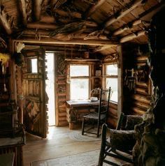 Old Log Cabin, Log Cabin Living, Cabin Interior Design, Hunting Cabin, Cabin Interiors, Cabin Living, Gas Stations, Little Cabin, Log Cabin Homes