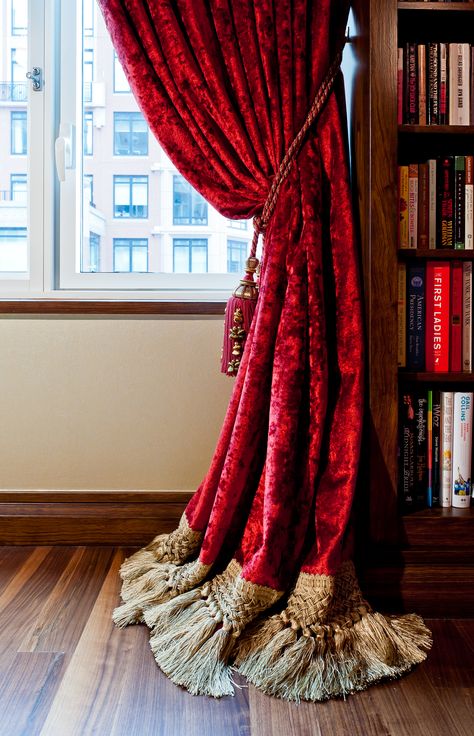 Red Curtains Living Room, Victorian Curtains, The Curtains, Luxury Curtains, Elegant Curtains, Room Curtains, Curtain Ideas, Curtain Designs, Curtain Decor