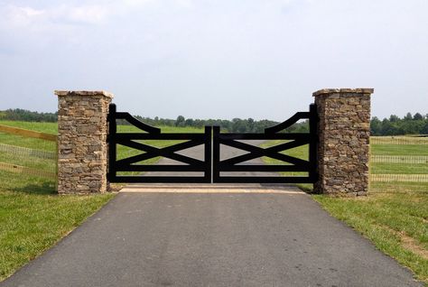 Gate Driveway, Farm Gates Entrance, Metal Driveway Gates, Driveway Entrance Landscaping, Farm Entrance, Ranch Gates, Fence Plants, Driveway Entrance, Farm Gate