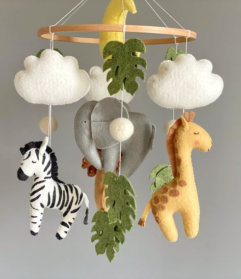 Safari Nursery Mobile, Safari Mobile, Safari Baby Mobile, Jungle Theme Nursery, Mobile Safari, Mobile Crib, Baby Boy Mobile, Deco Jungle, Baby Mobiles