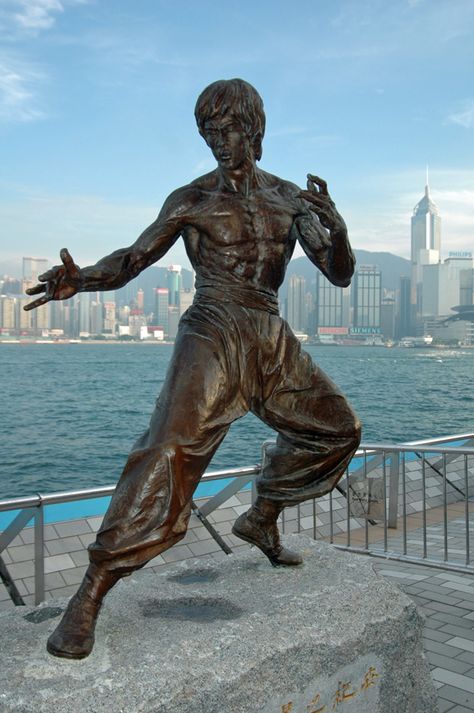 Bruce Lee statue - In building a statue, a sculptor doesn't keep adding clay to his subject. Actually, he keeps chiseling away at the inessentials until the truth of its creation is revealed without obstructions. Thus, contrary to other styles, being wise in Jeet Kune Do doesn't mean adding more; it means to minimize, in other words to hack away the unessential. It is not daily increase but daily decrease; hack away the unessential. Bruce Lee Jeet Kune Do, Bruce Lee Statue, Martial Arts Photography, Bruce Lee Pictures, Bruce Lee Art, Bruce Lee Martial Arts, Martial Arts Instructor, Martial Arts Boxing, Legendary Dragons