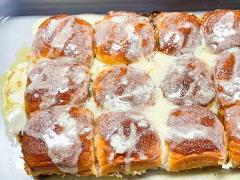 King’s Hawaiian Roll “Fast Cinnamon Rolls” Cinnamon Rolls With Hawaiian Rolls, Fast Cinnamon Rolls, Hawaiian Roll Recipes, Camp Breakfast, Carrots Slow Cooker, Catherine's Plates, Hawaiian Breakfast, Fluffy Rolls, King Hawaiian Rolls