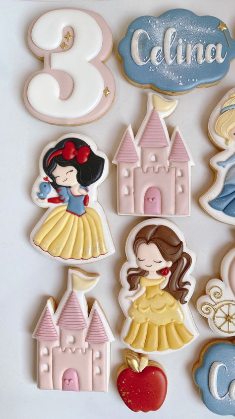 Princess Decorated Cookies, Princess Theme Cookies, Princess Cookies Decorated, Princess Birthday Cookies, Princess Sugar Cookies, Disney Princess Cookies, Snow White Birthday Party, Princess Cookies, Princess Theme Birthday