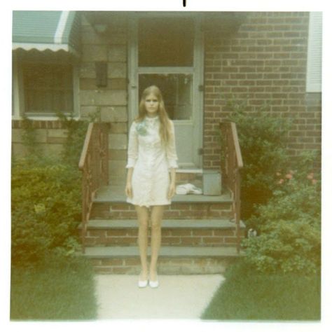 70s Aesthetic, Swinging Sixties, Vintage Polaroid, Vintage Everyday, Retro Photo, Vintage Life, Teenage Girls, 60s Fashion, Vintage Magazine