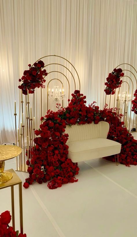 Red Backdrop Wedding, Wedding Hall Decorations Simple, Engagement Party Decorations Elegant, Red Flowers Decoration, Red Wedding Backdrop, Color Schemes Green, Color Schemes Fall, Wedding Color Schemes Green, Wedding Color Palette Ideas