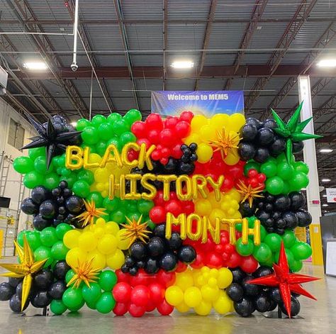 Family Reunion Balloon Decorations, Juneteenth Balloon Decor, Juneteenth Decoration Ideas, Ghana Independence, Juneteenth Design, Selfie Studio, Balloon Inspiration, Balloon Walls, Balloon Arch Decorations