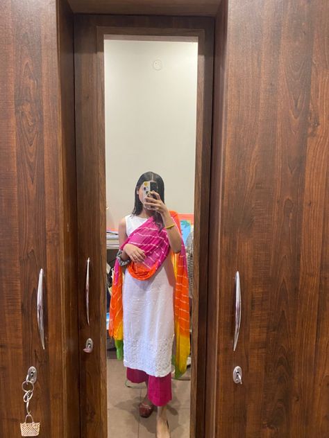 Suit Asthetic Indian, Asthetic Suit Designs, Suit Pics For Women, Suit Snapchat, Kurti Mirror Selfie, Mirror Selfie In Suit, Punjabi Girls Dp, Suit Mirror Selfie, Chicken Kurta