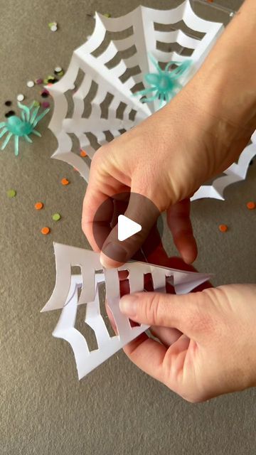 How To Make Spiders Webs For Halloween, Paper Spiderwebs Diy, Halloween Spider Web Craft, Spider Web Craft For Kids, How To Make Spider Webs, Spider Web Template, Spider Crafts For Kids, Halloween Kids Crafts Easy, Paper Spider