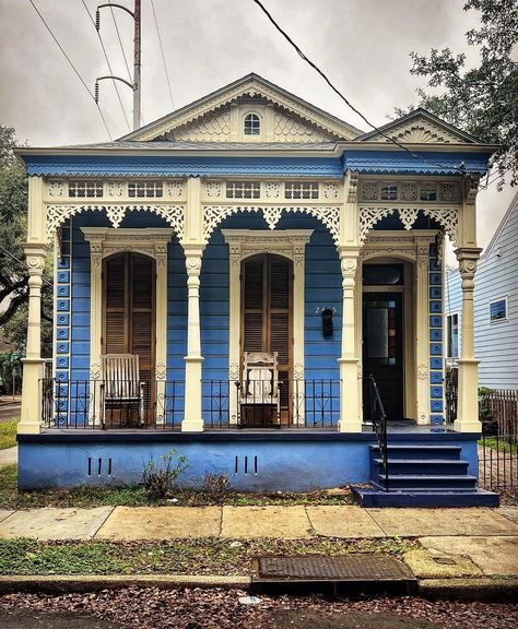 New Orleans Aesthetic Interior, Small House Communities, New Orleans Aesthetic, Beautiful Houses Exterior, New Orleans Architecture, Shotgun House, Aesthetic Interior, New Orleans Art, New Orleans Homes