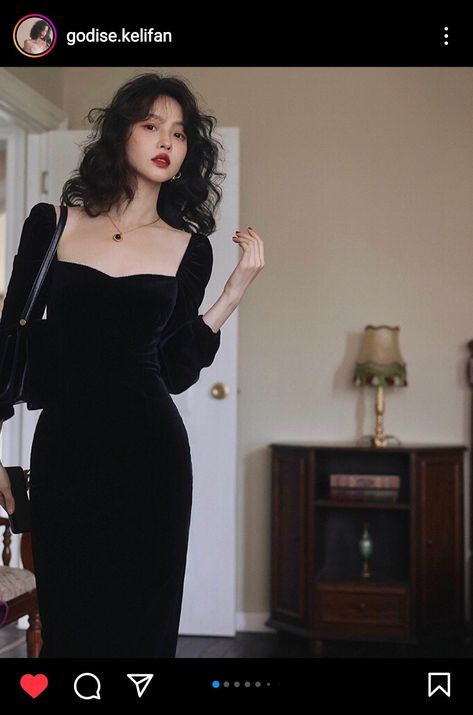 Womens Velvet Dresses, Sleeved Velvet Dress, Mid Length Dress, Elegant Dresses Classy, 가을 패션, Mid Length Dresses, Spring And Autumn, Black Pearl, Elegant Outfit