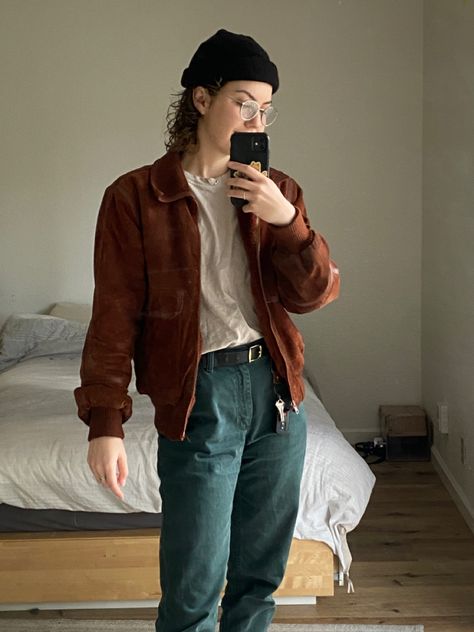 Lumberjack Lesbian Outfit, Casual Queer Fashion, Masc Lesbian Christmas Outfit, Neutral Masc Outfits, Enby Fall Outfits, Gender Neutral Fall Outfits, Masc Fall Outfits Plus Size, Lesbian Autumn Fashion, Gender Neutral Outfits Plus Size