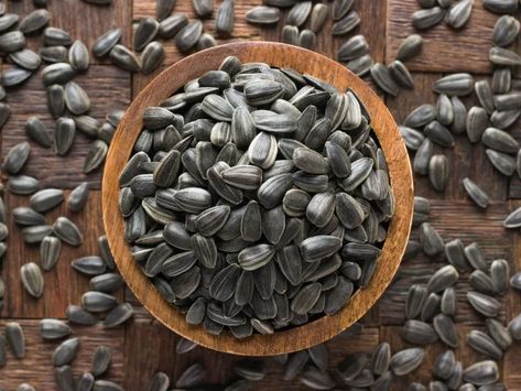 Bowl of sunflower seeds Roasting Sunflower Seeds, Flower Recipes, Roast In The Oven, Planting Sunflowers, Recipes Family, Starting A Garden, Flower Food, Food Garden, Wooden Bowl