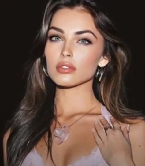 Feline Beauty Aesthetic, Feline Beauty, Beauty Aesthetic, Madison Beer, Megan Fox, Brown Hair, Feline, Fox, Beer