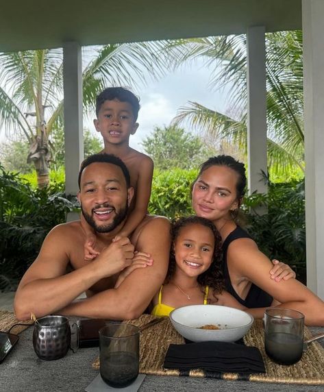 Chrissy Teigen Instagram, Family Vacation Photos, Melrose Place, Celebrity Families, Four Kids, Cyndi Lauper, Good Spirits, Chrissy Teigen, Vacation Photos