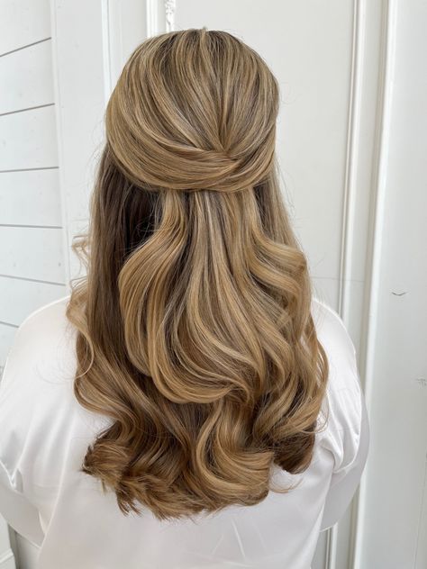 Half Bun Hairstyle, Bridesmaid Hair Inspo, Half Bun Hairstyles, Bridal Hair Half Up, Bridal Hair Down, Half Up Wedding Hair, Half Bun, Wedding Hair Half, Bridesmaid Hair Makeup