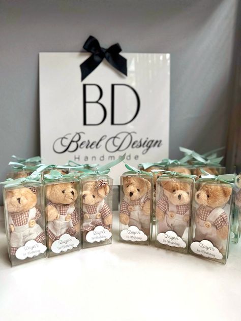 Your babys first friend, a toy that babies hug when they are scared late at night, somewhere they find comfort similar to the loving arms of a parent. Yes, we are talking about teddy bears. :) Here are the cute boxed teddy bears waiting for you in their boxes. They will be the best gift for you Teddy Bear Birthday Party, Teddy Bear Keychain, Teddy Bear Party, Teddy Bear Theme, Shower Party Favors, Teddy Bear Birthday, Personalised Teddy Bears, Custom Plush, Bear Birthday Party