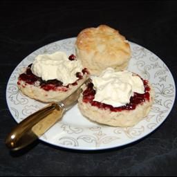 Traditional Devonshire Tea Scones on BigOven: A traditional English Scone mix, perfect for a Devonshire Tea... Tea Scones Recipe, Clotted Cream Recipes, Fun Cheesecake Recipes, Cornish Cream Tea, Scones And Jam, Tea Scones, English Scones, Scone Mix, Cream Tea