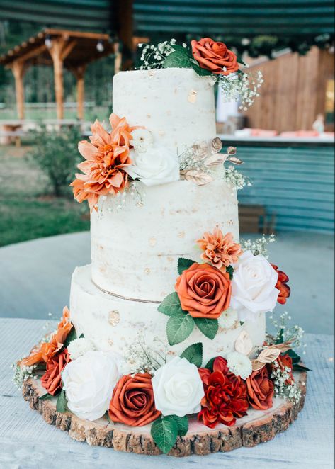 Cream Cheese Frosting Wedding Cake, Wedding Cakes Western Style, Western Themed Wedding Cakes, Farm Wedding Cake Ideas, Naked Wedding Cakes Rustic, Western Wedding Cake Ideas, Country Wedding Cakes Rustic, Rustic Cake Ideas, Farm Wedding Cake