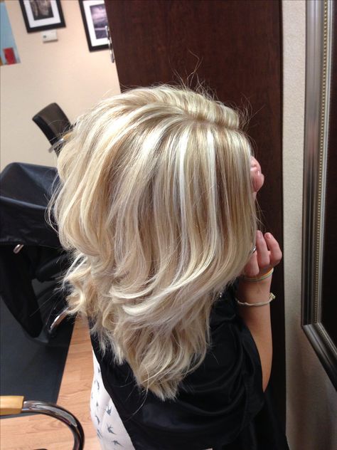 blonde with lowlights Blonde Hair With Lowlights, Hair With Lowlights, Cool Blonde Hair, Cool Blonde, Low Lights Hair, Hair Affair, Penteado Cabelo Curto, Brown Blonde Hair, Hair Color And Cut