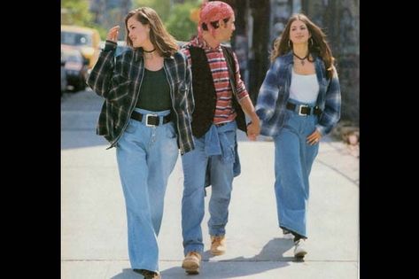 90s fashion - stripes, plaid shirts, high-waisted jeans, chokers, bandana, sweatshirt around the waist 80s Fashion With Jeans, 80s Outfits Authentic, 80s Fashion Sweaters, 90s Parachute Pants Outfit, Lata 90 Outfit, 90's Fashion Trends, 90s Costume Party Outfits, 90ms Fashion, 90s Diy Outfits