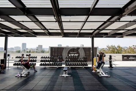 Open Gym Ideas, Rooftop Gym Ideas, Terrace Gym Ideas, Gym Building Design Exterior, Crossfit Gym Design, Roof Gym, Outdoor Gym Design, Terrace Gym, Gym Rooftop