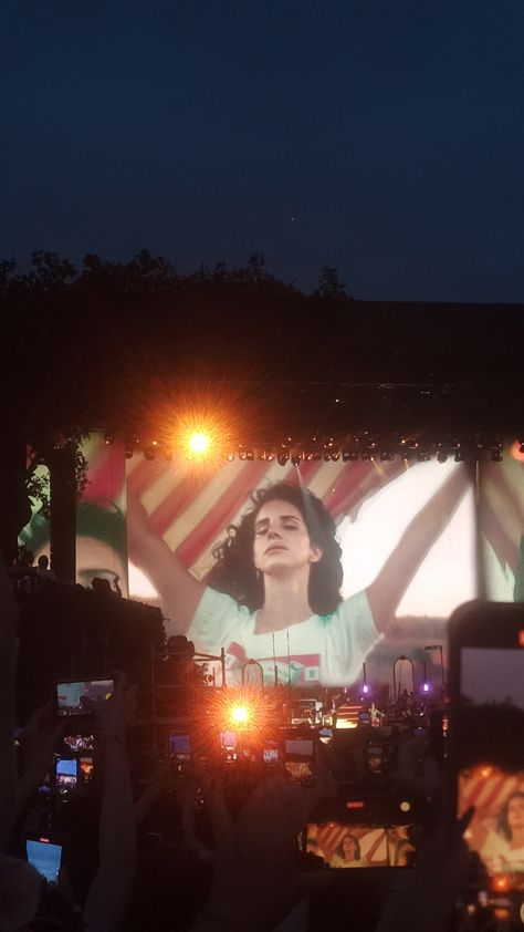 Concert pic of Lana del Rey Hyde Park Lana Del Rey, Lana Del Rey Hyde Park 2023, Lana Del Rey Live Concert, Ride Lana Del Rey Aesthetic, Lana Del Rey Ride Aesthetic, Lana Del Rey Concert Aesthetic, Lana Del Rey Coachella 2024, Lana Del Rey Aesthetic Wallpaper, Ride Lana Del Rey