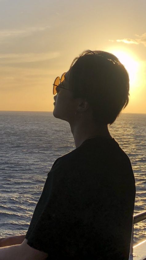 sunset boy 🌅 Jimin Pictures, Jimin Selca, Park Jimin Bts Wallpaper, Second Trimester, Foto Baby, Park Jimin Cute, Jimin Wallpaper, Park Jimin Bts, Bts Lockscreen