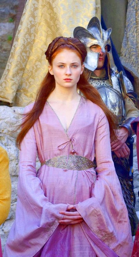 Sansa Stark | Game of Thrones Season 2 Game Of Thrones Dresses, Game Of Thrones Sansa, Game Of Thrones Outfits, Queen In The North, Game Of Thrones Costumes, Princess Games, Medieval Dresses, Break Your Heart, Game Of Throne