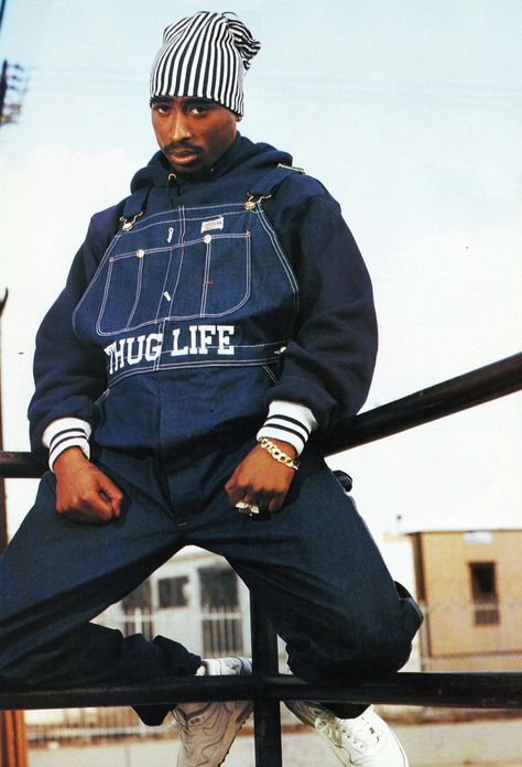 90s Fashion, Tu Pac, Dungarees. Cute Mistake Blog Tupac Photos, Cultura Hip Hop, 90s Fashion Outfits Hip Hop, Looks Hip Hop, Tupac Pictures, Estilo Cholo, 90s Rap, Outfit Essentials, 90s Hip Hop Fashion