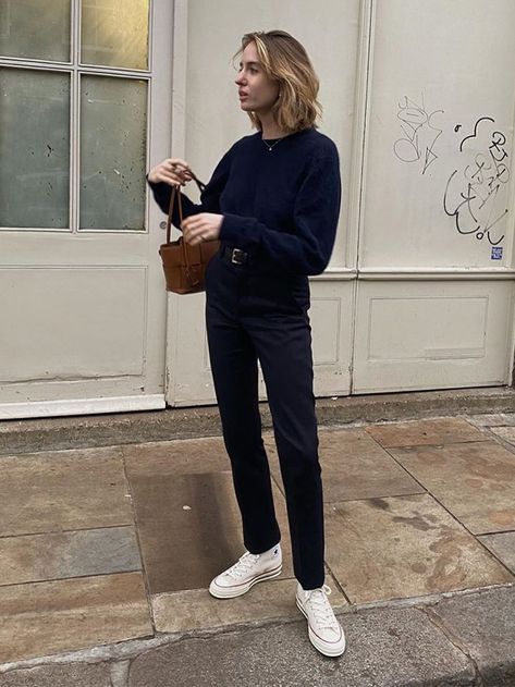 6 Easy Style Tricks and Outfit Ideas for French Style | Who What Wear UK Parisian Style Spring, Lizzy Hadfield, German Fashion, Total Black, Wearing Clothes, Who What Wear, Easy Wear, Look Fashion, Uniqlo