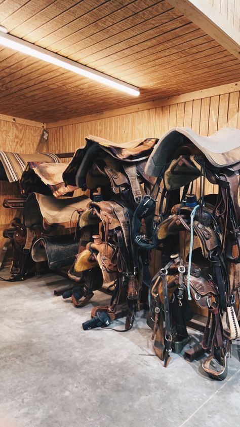 Horse Tack Rooms Western, Tack Room Aesthetic, Tack Room Western, Western Barn Ideas, Ranch House Aesthetic, Western Tack Room, Tackroom Ideas, Barn Aesthetic, Ranching Life