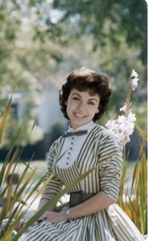 Annette Funicello, American Bandstand, Hollywood Heroines, Mickey Mouse Club, Old Hollywood Stars, Classic Actresses, Image Archive, Disney Favorites, Vintage Tv