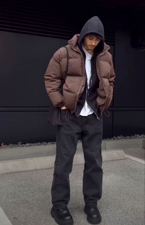 Puffer Jacket Outfit Men Streetwear, Brown Puffer Jacket Outfit Men, Dark Brown Jacket Outfit, Brown Puffer Jacket Outfit, Streetwear For Men, Trendy Boy Outfits, Black Men Street Fashion, Men Street Fashion, Boys Fits