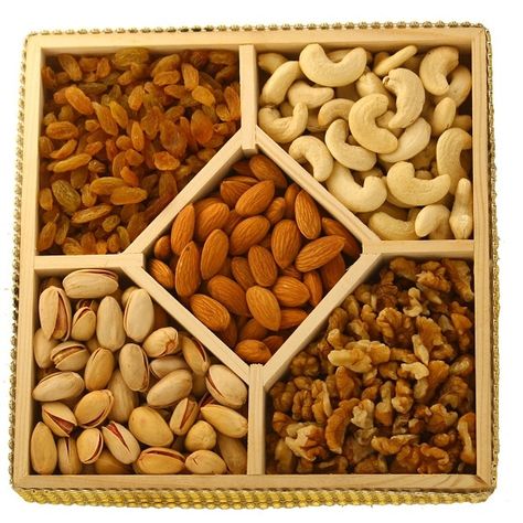 Dry Fruits Benefits, Dry Fruit Basket, Fruit Delivery, Wedding Gift Card Box, Wedding Gift Hampers, Dry Fruit Box, Wedding Gift Pack, Creative Wedding Gifts, Bridal Gift Wrapping Ideas