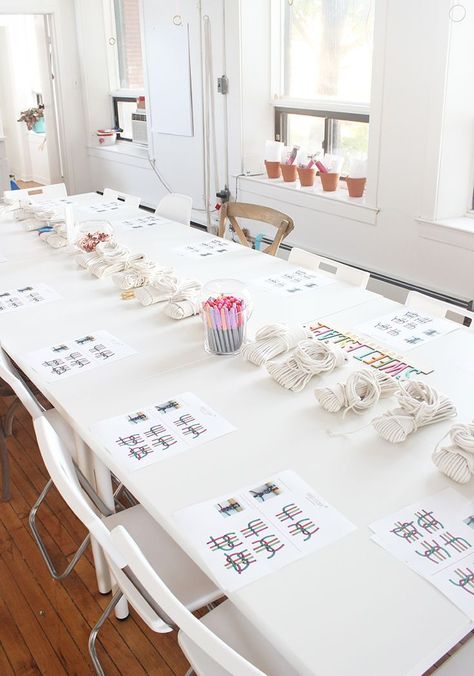 Workshop Event Ideas, Macrame Studio Ideas, Macrame Studio Space, Creative Workshop Space, Macrame Workshop Ideas, Craft Studio Ideas, Craft Workshop Ideas, Art Workshop Studio, Creative Workshop Ideas