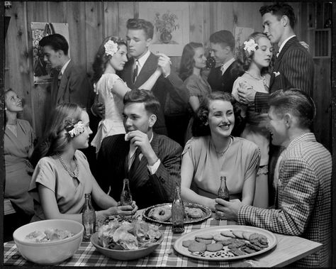 Teen party in a knotty pine basement back in the 50's. 1940s Aesthetic, Nina Leen, 1940s Party, Rockwell Paintings, 1950s Party, Norman Rockwell Paintings, Collage Book, Teen Party, Music Photo