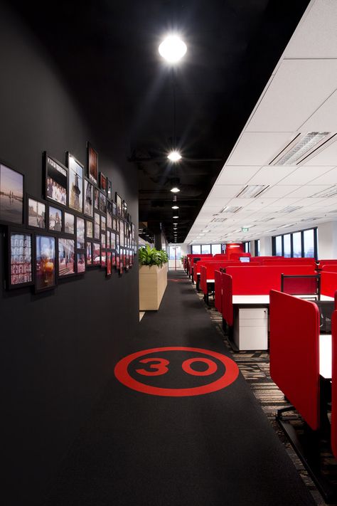 TripAdvisor office by Kyoob-id, Singapore – China »  Retail Design Blog Startup Office, Commercial Office Design, Red Office, Hotel Lobby Design, Office Design Inspiration, Office Space Design, Business Stories, Corporate Interiors, Lobby Design