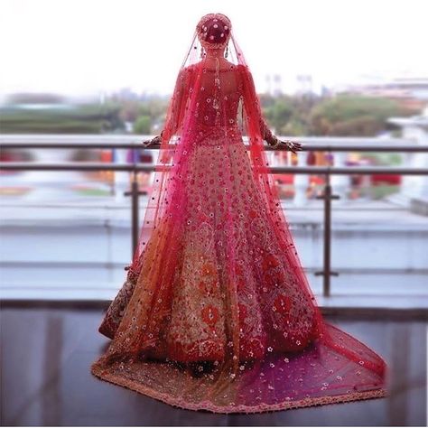 That ombré dupatta though !!! So stunning ! Outfit by @taruntahiliani #veil #indianbride #indianwedding #ombre #lehenga #fashion #indianwear Indian Bridal Hairstyles With Dupatta, Priyanka Nick, Hindu Women, Bridal Lookbook, Punjabi Girl, Sabyasachi Bridal, Bridal Dupatta, Bridal Photography Poses, Wedding Shoots