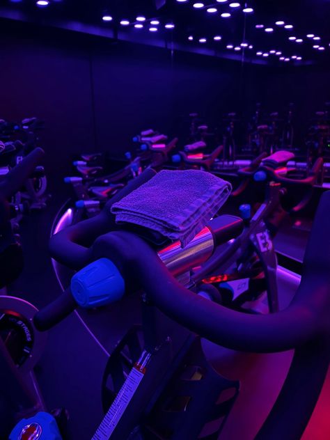 aesthetic cycling class big city Spin Class Workout Aesthetic, Exercise Vision Board Aesthetic, Spin Class Vision Board, Exercise Class Aesthetic, Indoor Cycle Aesthetic, Exercise Mood Board, Spin Classes Aesthetic, Cycling Vision Board, Spinning Workout Aesthetic