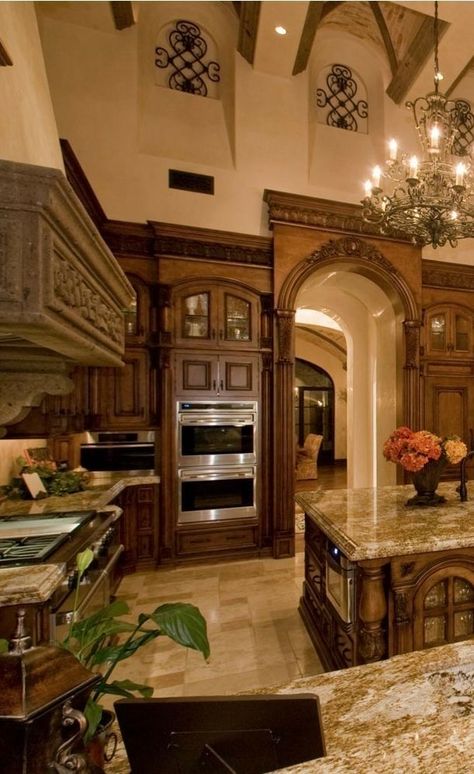 Italian Villa Kitchen, Tuscan Houses, Mediterranean Kitchen Design, Italian Kitchen Decor, Decor Ideas Kitchen, Classy Kitchen, Decor Ideas Bedroom, Dream Life House, Italian Interior Design