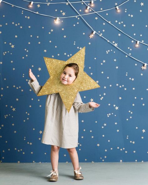 twinkle star costume DIY with LED lights by mer_mag Halloween Costume Teenage Girl, Christmas Costumes Diy, Christmas Costumes Women, Fancy Dress Ideas, Nativity Costumes, Costume Carnaval, Christmas Fancy Dress, Star Costume, Christmas Program