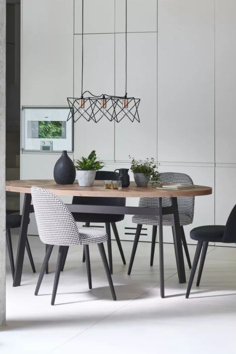 RealHomes.com design feature. "Looking for modern dining room ideas that are going to make your space feel chic and contemporary but still warm and welcoming? Well, lucky for you you are in the right place. A successful modern dining room scheme needs a couple of key considerations - less clutter, texture and some shapely furniture. If you love a simple feel but with modern furniture then this look is for you." Black Dining Room Furniture, Modern Dining Room Ideas, Dining Table Design Modern, Dining Room Accents, Dining Room Design Modern, 6 Seater Dining Table, Room Accent Wall, Dining Room Ideas, Dark Metal