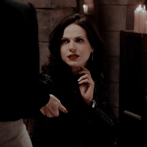 Regina Mills Evil Queen, Winona Ryder Stranger Things, Evil Queen Regina, Regina Ouat, Flash Funny, Ouat Cast, The Evil Queen, Once Up A Time, Time Icon