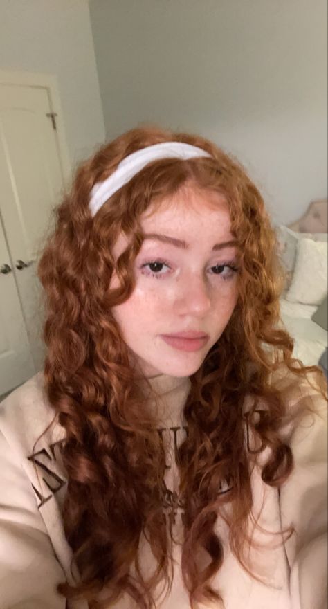 Curly Ginger Hair, Ginger Hair Girl, Tan Skin Blonde Hair, Red Curly Hair, New Template, Ginger Hair Color, Pretty Braided Hairstyles, Curly Hair Cuts, Hair Inspo Color