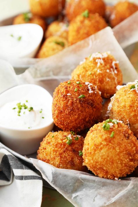 Loaded Baked Potato Croquettes - The Candid Appetite Mac And Cheese Balls Recipe, Fried Mac And Cheese Balls, Mac And Cheese Balls, Popper Bites, Fried Mac N Cheese Balls, Fried Macaroni And Cheese, Jalapeno Popper Bites, Southern Macaroni And Cheese, Fried Macaroni